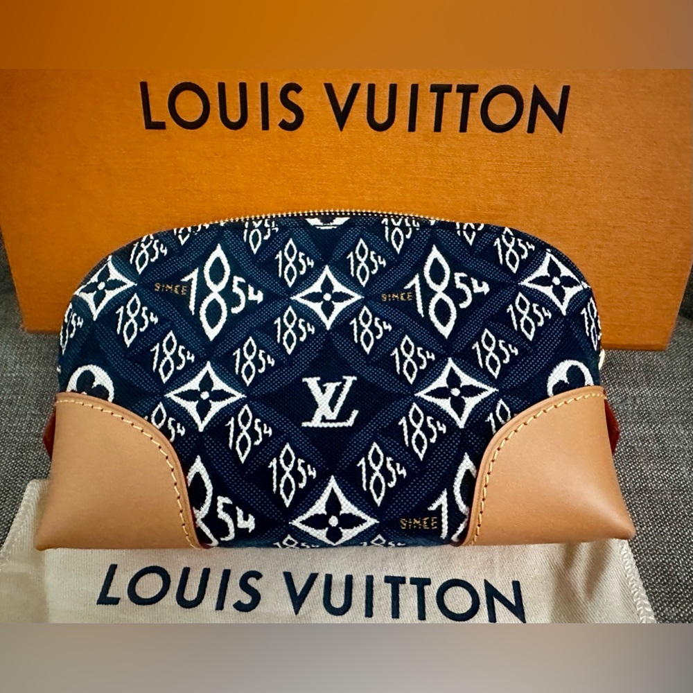 NWT AUTHENTIC LOUIS
VUITTON Pochette Cosmetique 1854 Bleu - Limited Edition - Picture 6 of 12